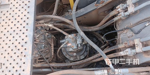 回转马达和主控阀（整机外观）