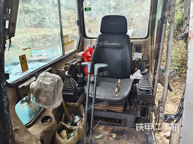 驾驶室整体（整机外观）