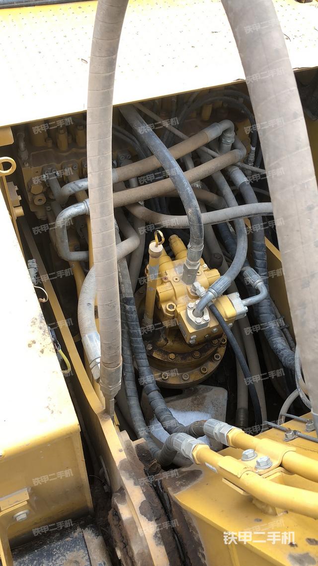 回转马达和主控阀（整机外观）