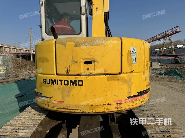 驾驶室顶部（整机外观）