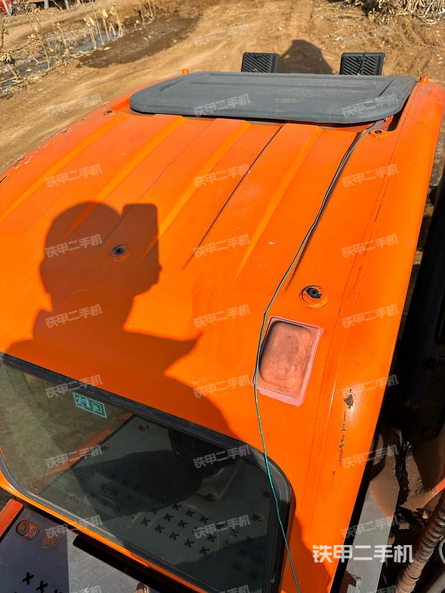 驾驶室顶部（整机外观）