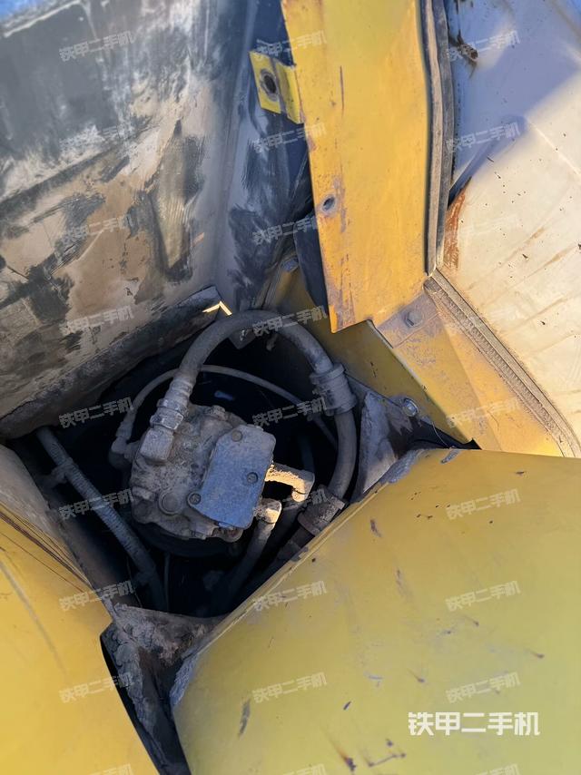 回转马达和主控阀（整机外观）