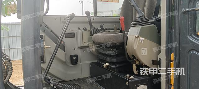 驾驶室整体（整机外观）