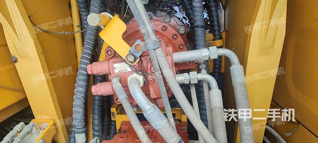 回转马达和主控阀（整机外观）