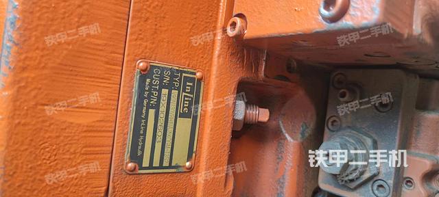 液压泵舱室正面整体（整机外观）