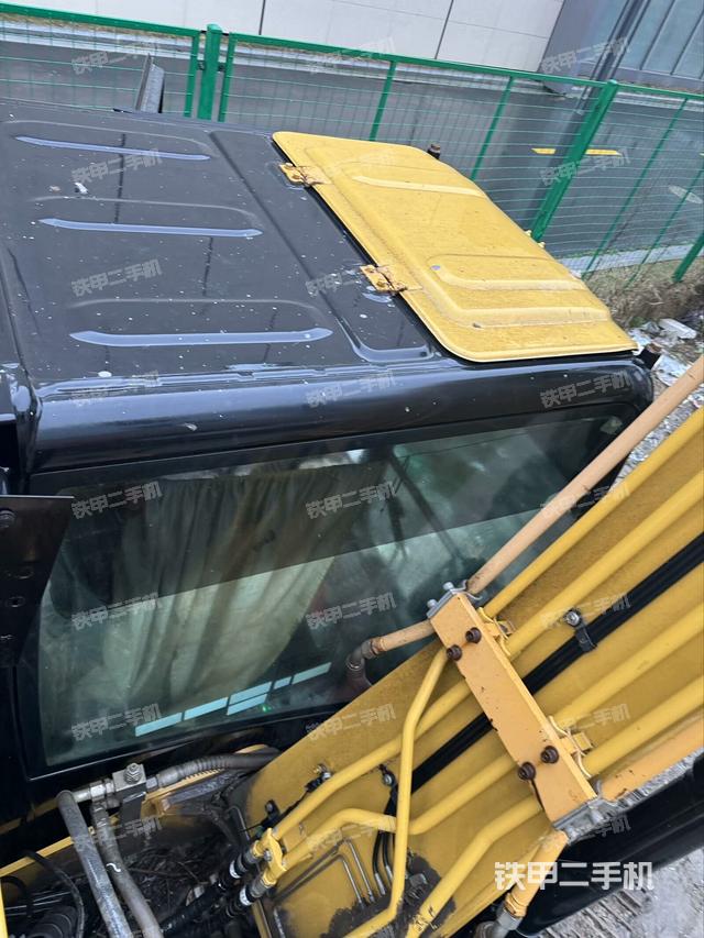 驾驶室顶部（整机外观）