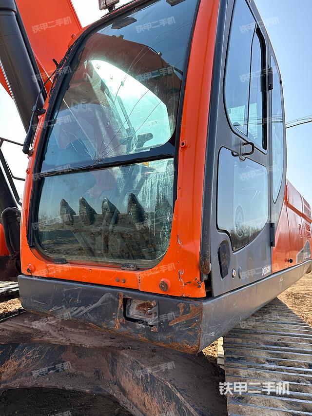 驾驶室整体（整机外观）