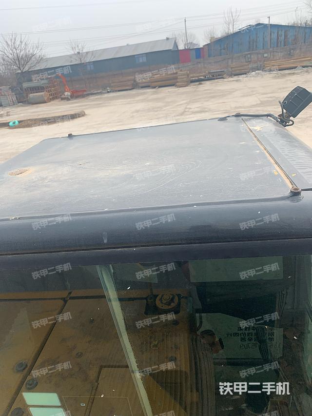 驾驶室顶部（整机外观）