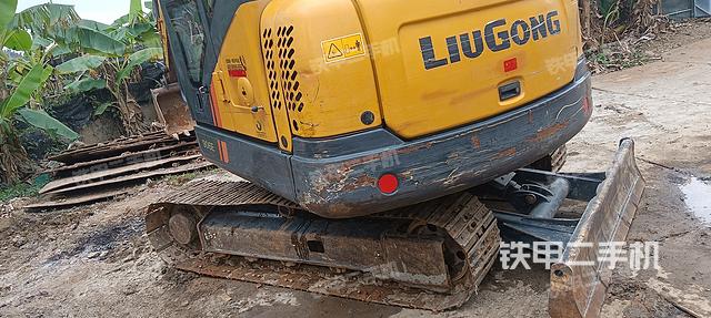 驾驶室顶部（整机外观）