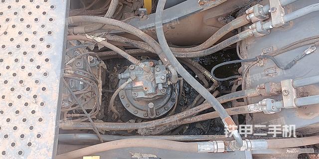 回转马达和主控阀（整机外观）