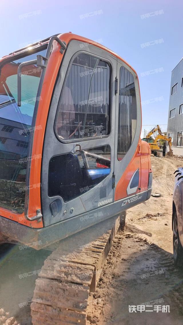 驾驶室整体（整机外观）