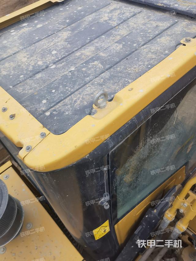 驾驶室顶部（整机外观）