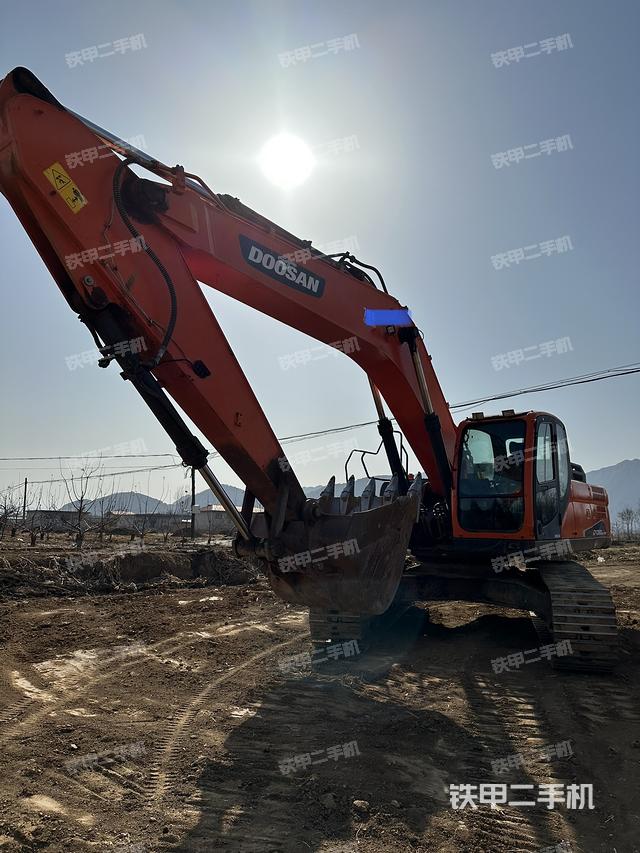 斗山DX300LC-9C挖掘機(jī)