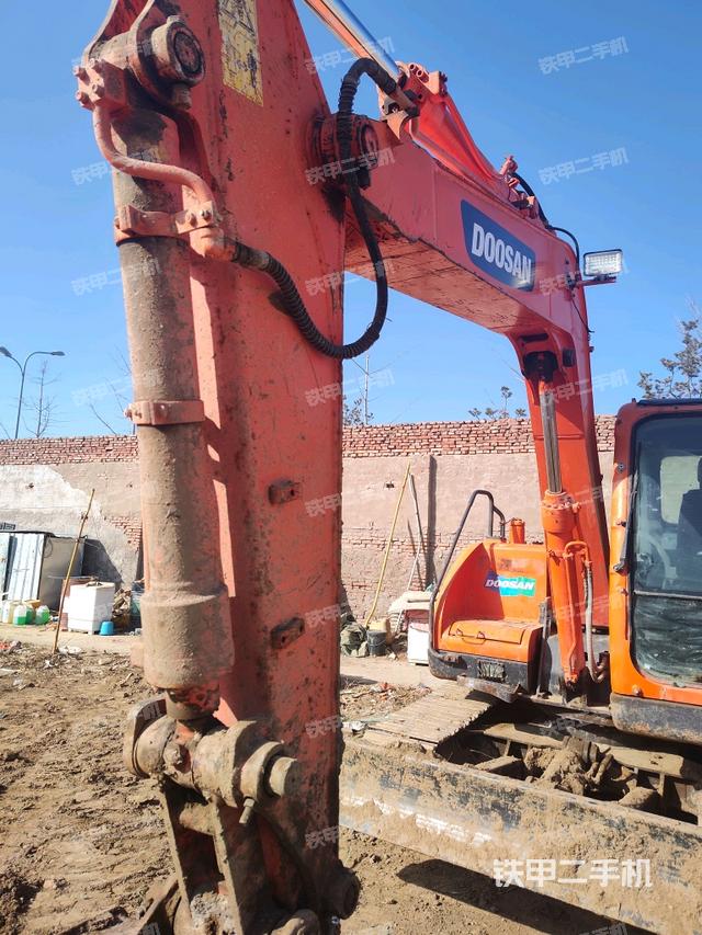 小臂整体左后（工作和回转装置）