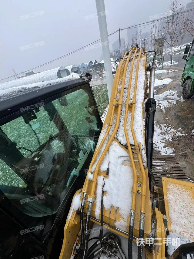 驾驶室顶部（整机外观）