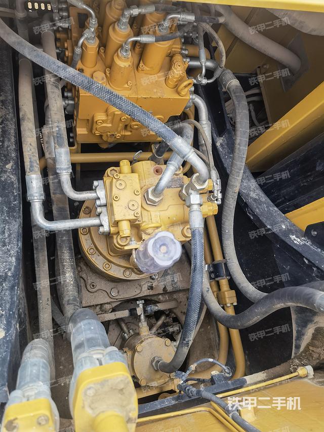 回转马达和主控阀（整机外观）