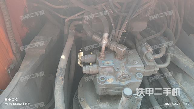 回转马达和主控阀（整机外观）