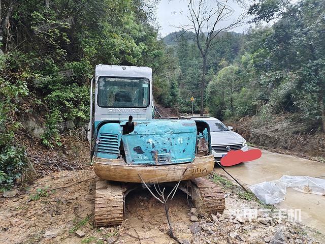 驾驶室顶部（整机外观）