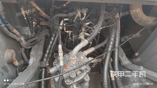 回转马达和主控阀（整机外观）