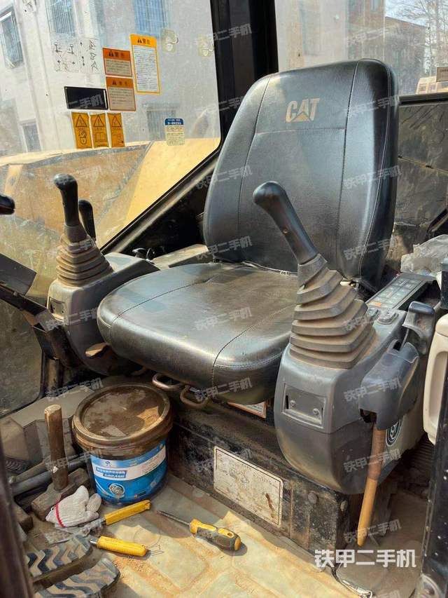 驾驶室顶部（整机外观）