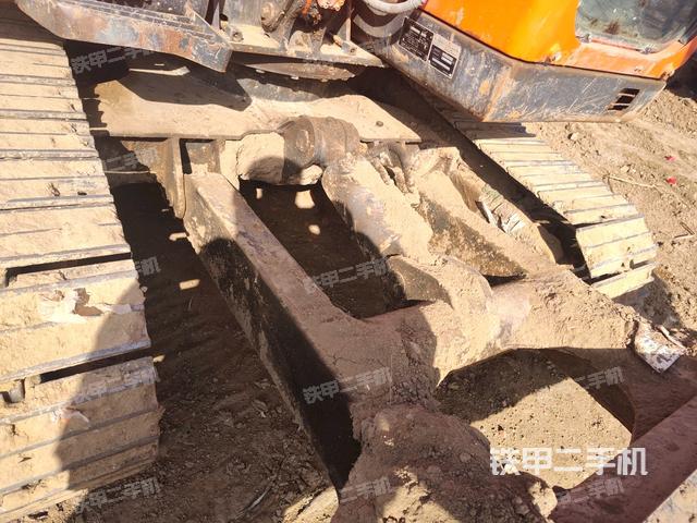 转盘和下车架正前（工作和回转装置）