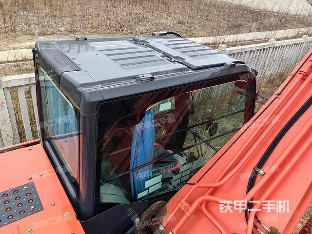 驾驶室顶部（整机外观）