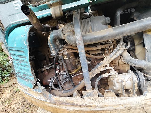 液压泵舱室正面整体（整机外观）