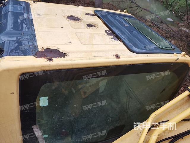 驾驶室顶部（整机外观）