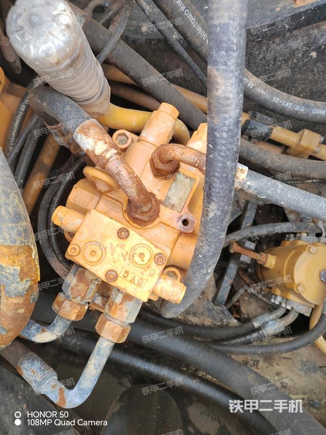 回转马达和主控阀（整机外观）