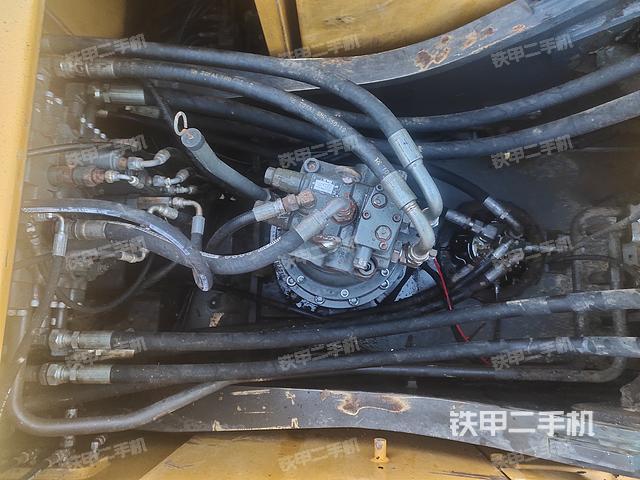 回转马达和主控阀（整机外观）