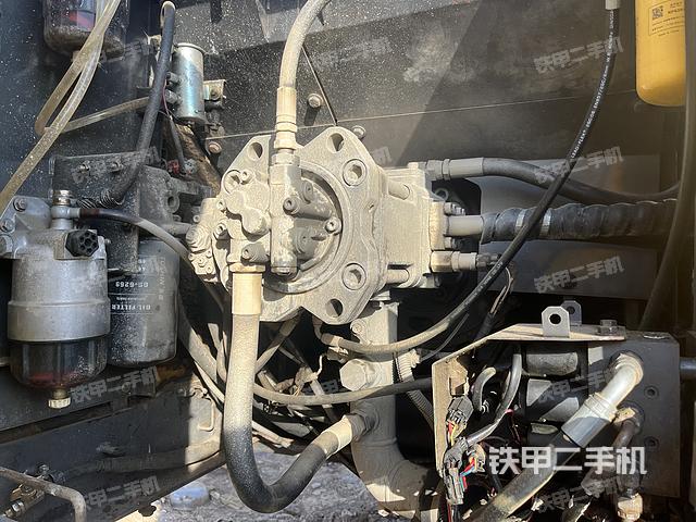 液压泵舱室正面整体（整机外观）