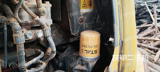 液压泵舱室正面整体（整机外观）