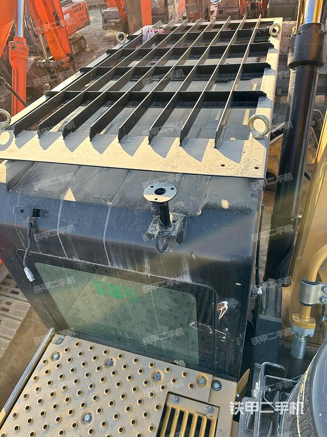 驾驶室顶部（整机外观）