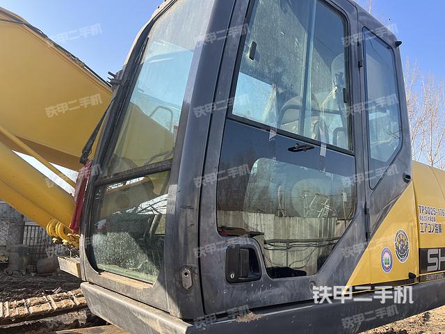 驾驶室整体（整机外观）