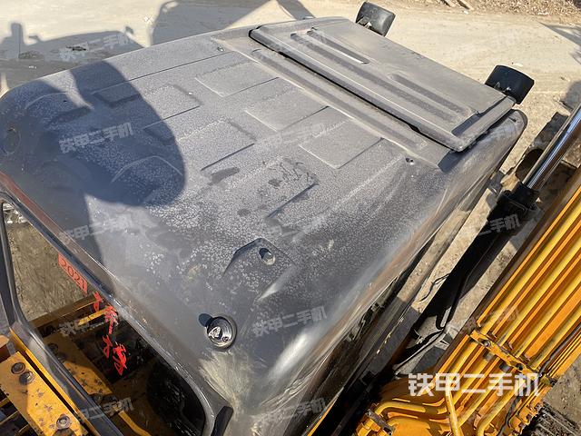 驾驶室顶部（整机外观）