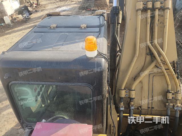 驾驶室顶部（整机外观）