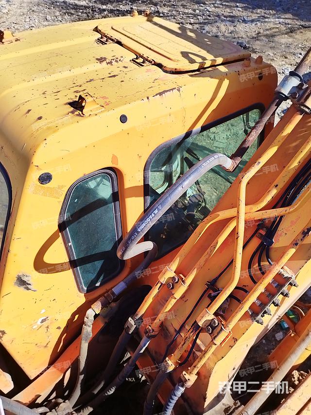 驾驶室顶部（整机外观）