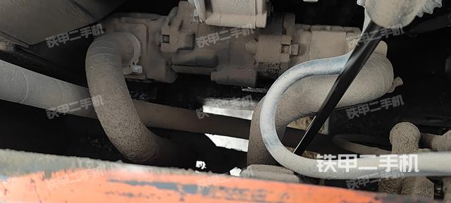 液压泵舱室正面整体（整机外观）