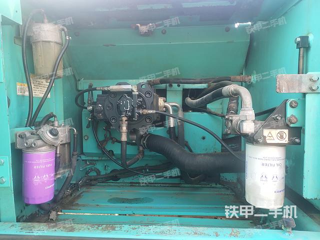 液压泵舱室正面整体（整机外观）