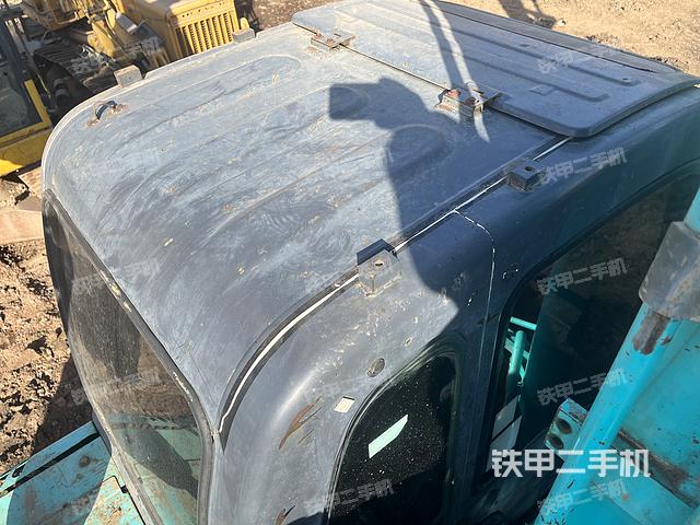 驾驶室顶部（整机外观）