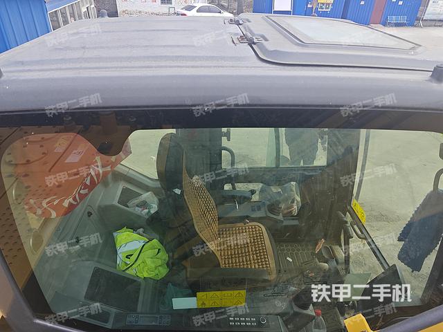 驾驶室顶部（整机外观）