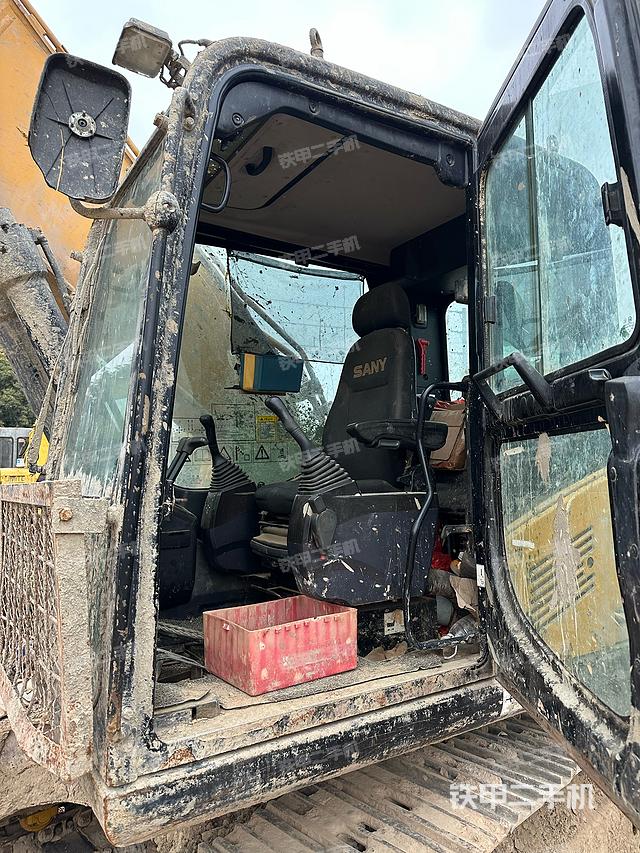 驾驶室整体（整机外观）