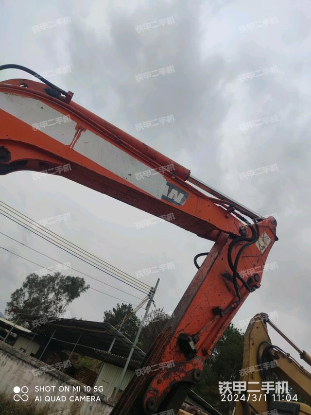 小臂整体右前(工作和回转装置) 小臂整体右前(工作和回转装置)