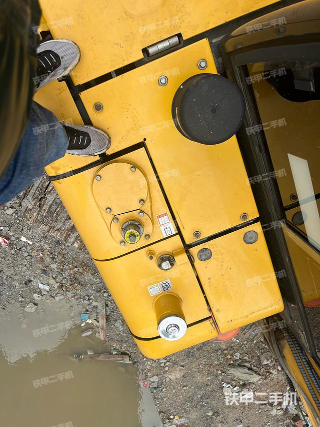 回转马达和主控阀（整机外观）