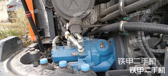 液压泵舱室正面整体（整机外观）