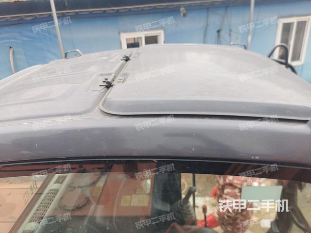 驾驶室顶部（整机外观）