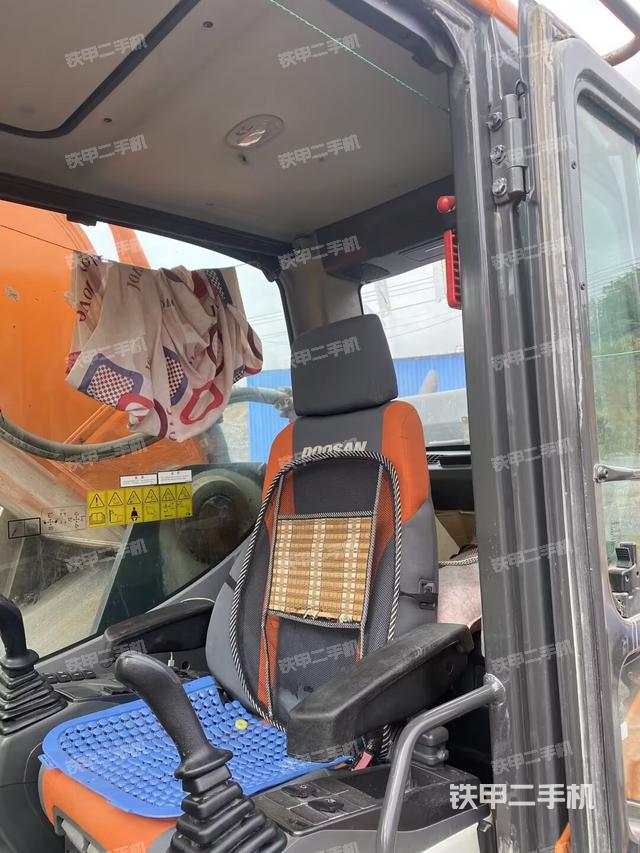 驾驶室整体（整机外观）