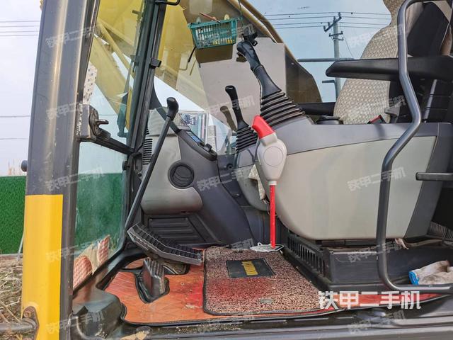 駕駛室整體（整機外觀）