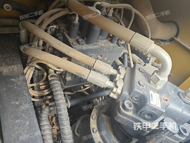 回转马达和主控阀（整机外观）