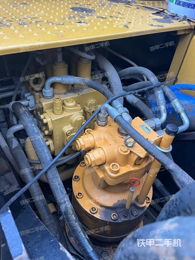 回转马达和主控阀（整机外观）